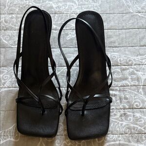 Elegant Black Strappy Women's heel